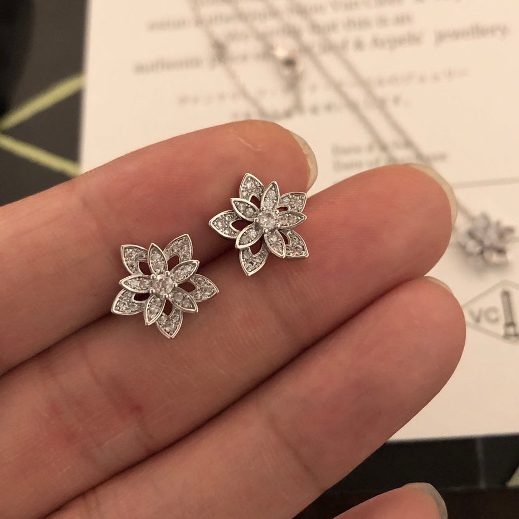 18K Van Cleef & Arpels Lotus Openwork Earrings