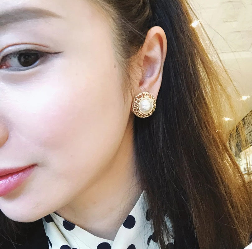 18K Chanel Pearl Round Earrings