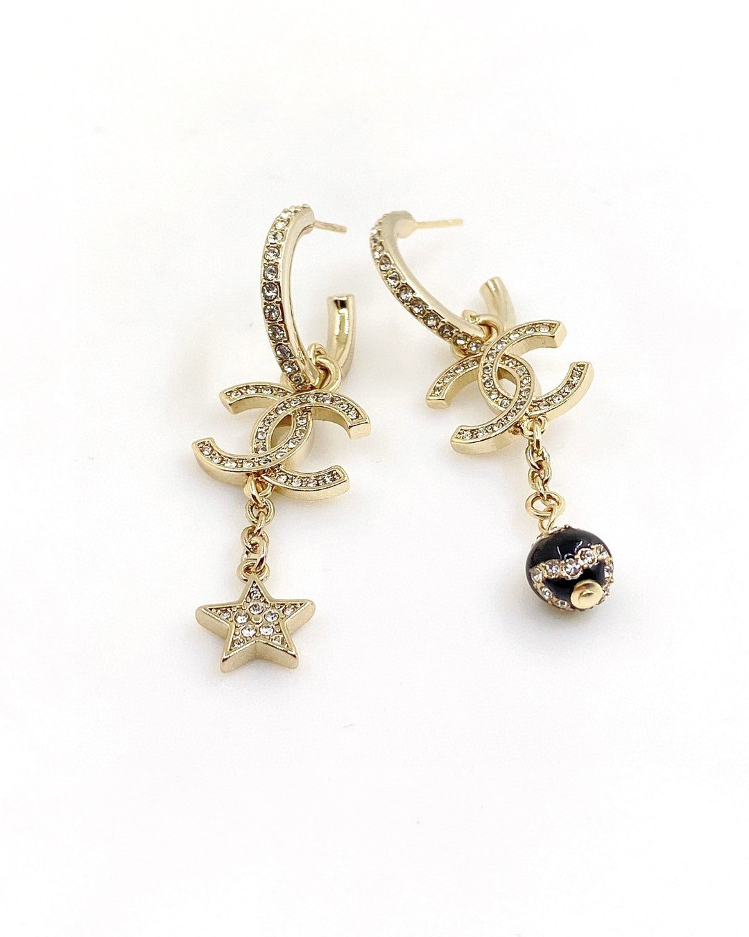 18K Chanel Pearl Long Pendant Earrings