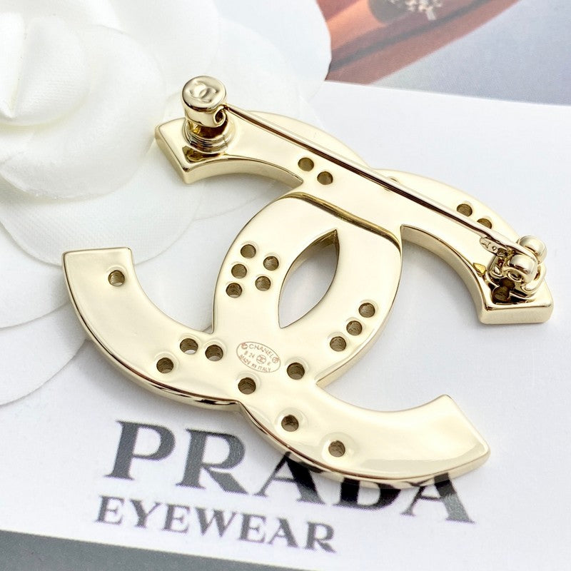 18K Chanel 24A Diamond Gold Brooch