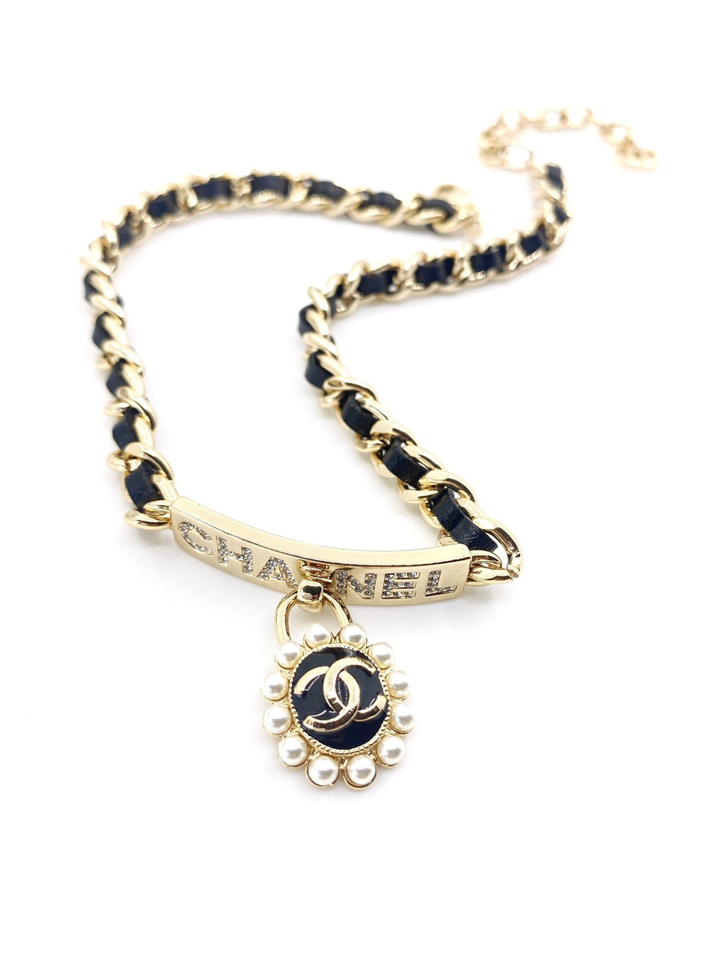 18K Chanel Pearls Choker Necklace