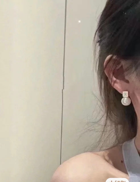 18K Chanel Pearls Earrings