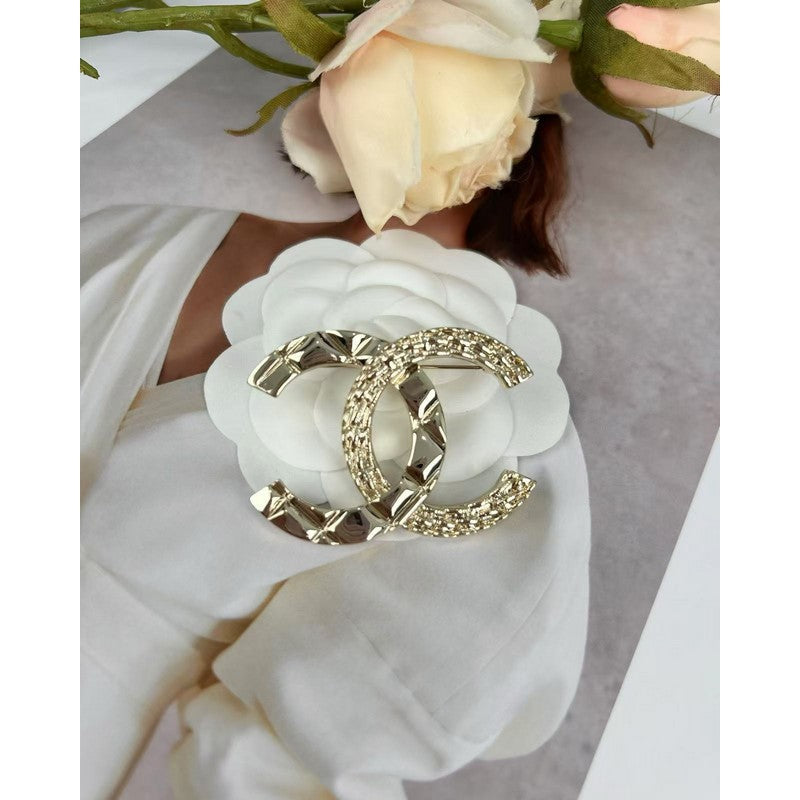 18K Chanel Gold Brooch