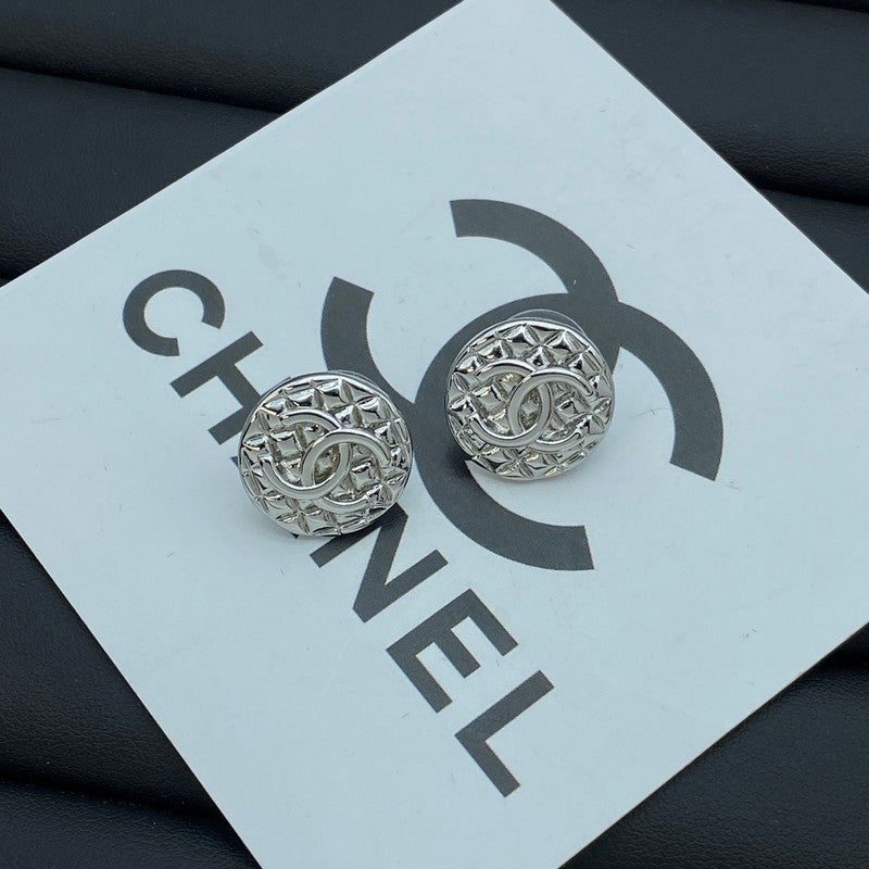 18K Chanel Round White Gold Earrings