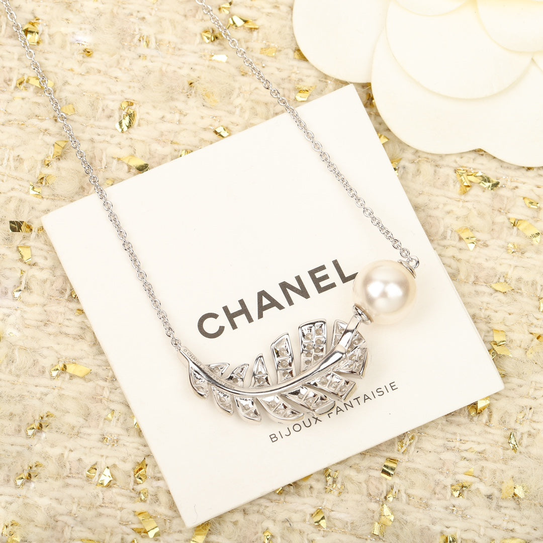 18K Chanel Plume De Necklace