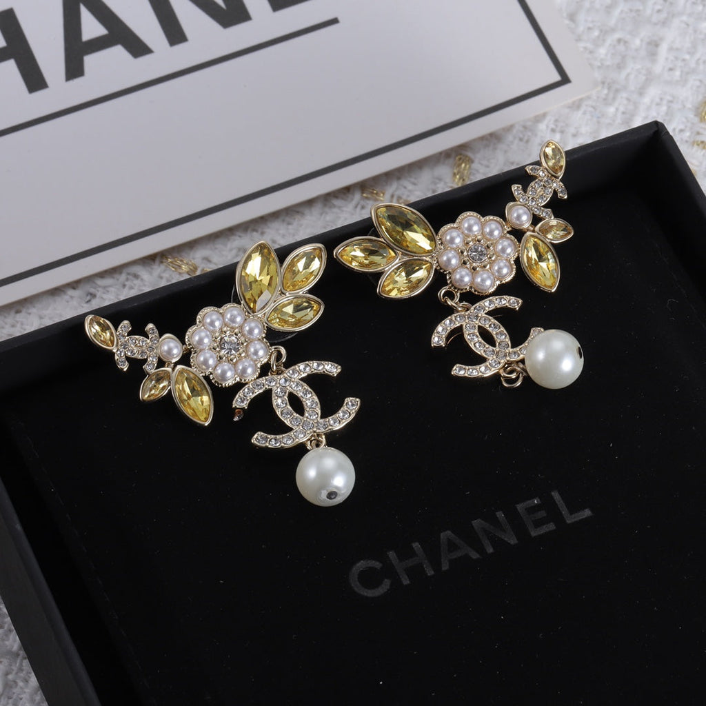 18K Chanel Flower Crystals Earrings