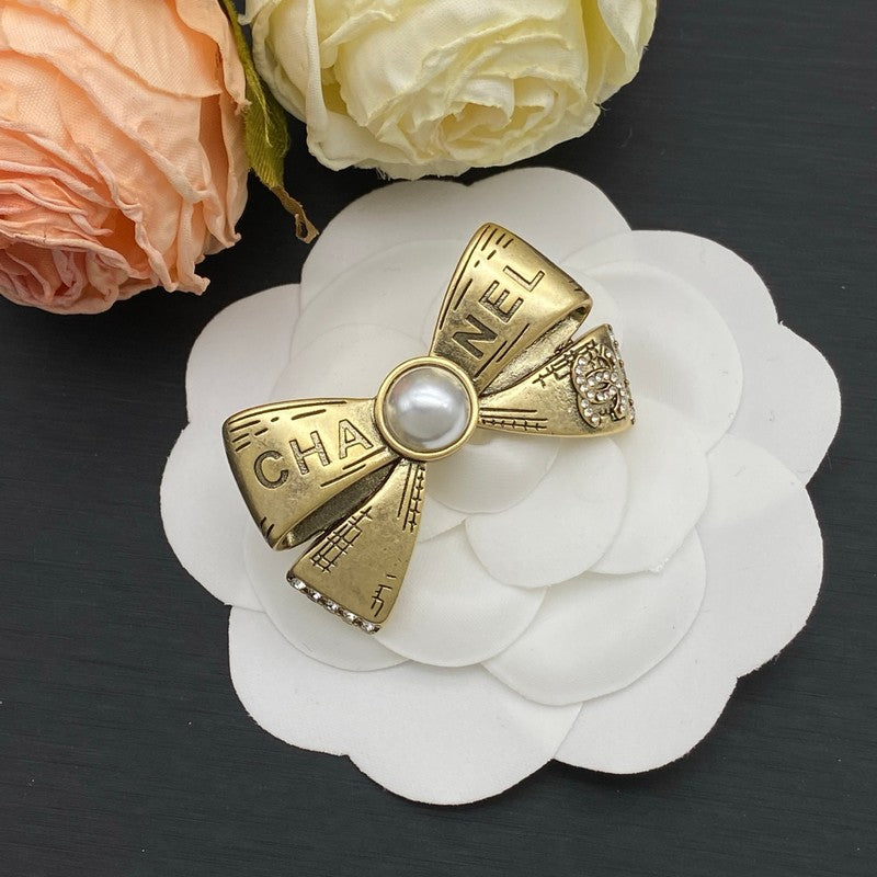 18K Chanel Bow Tie Pearl Gold Brooch