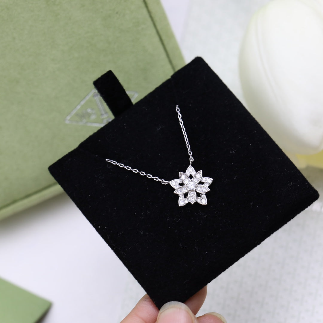 18K Van Cleef & Arpels Lotus Openwork Pendant Necklace