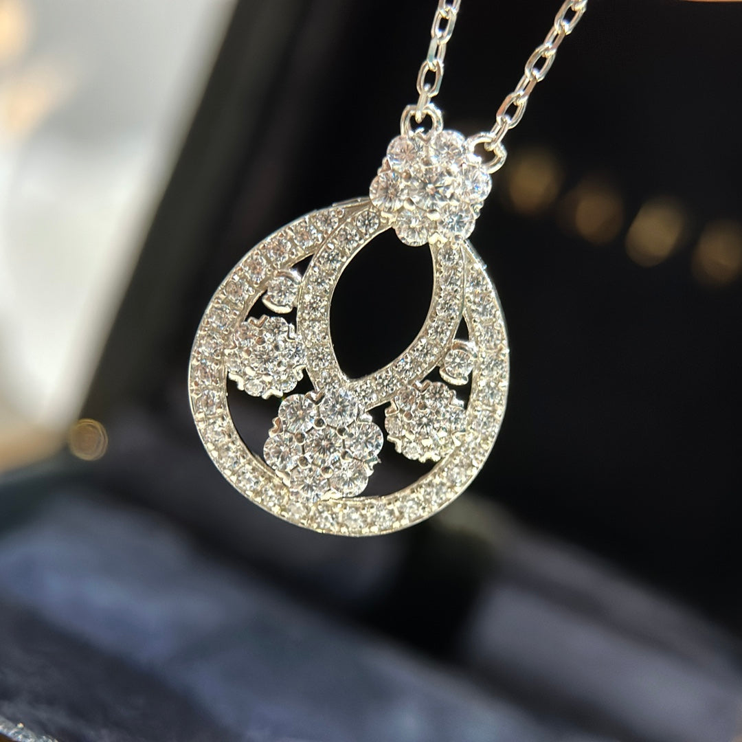 18K Van Cleef & Arpels Snowflake Necklace