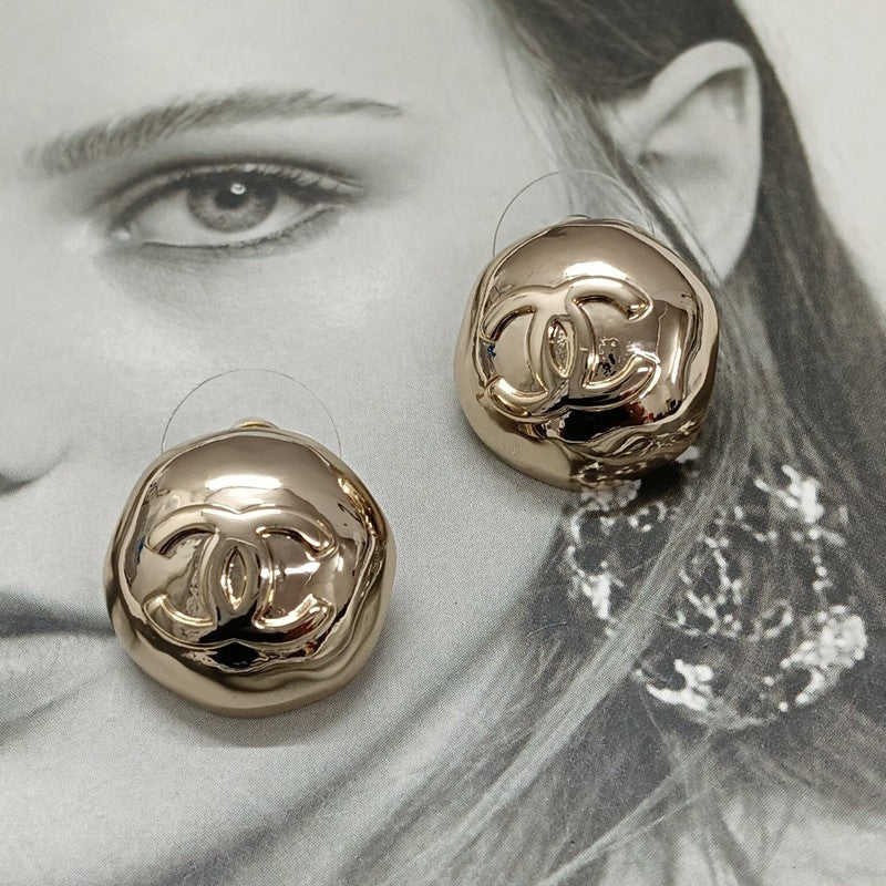 18K Chanel Gold Round Earrings