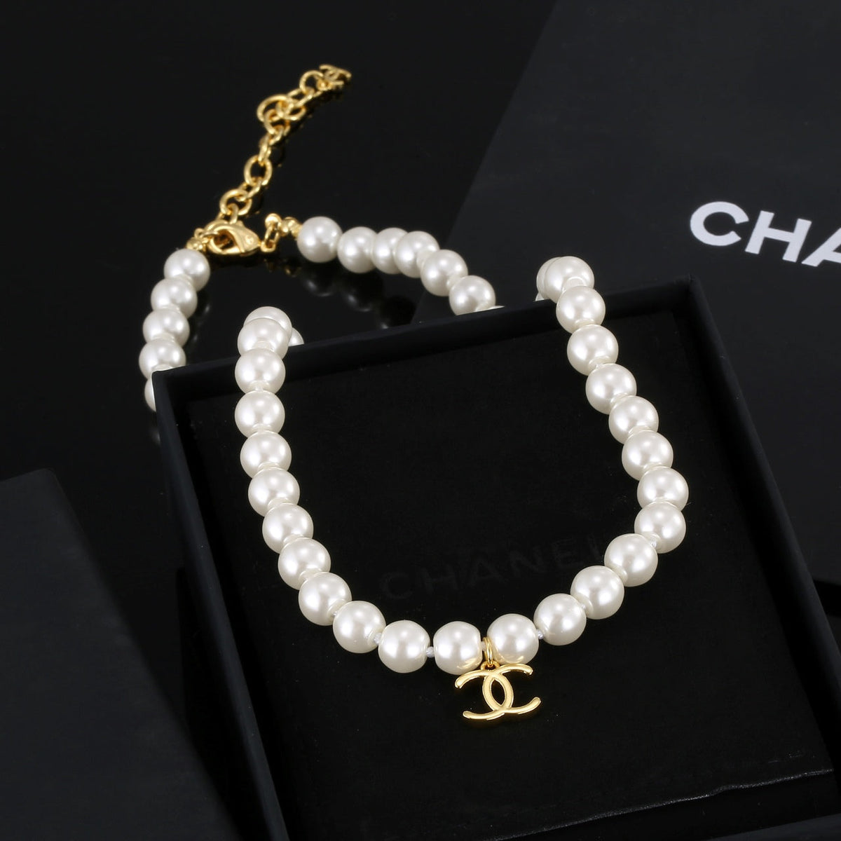 18K Chanel Pearls Necklace