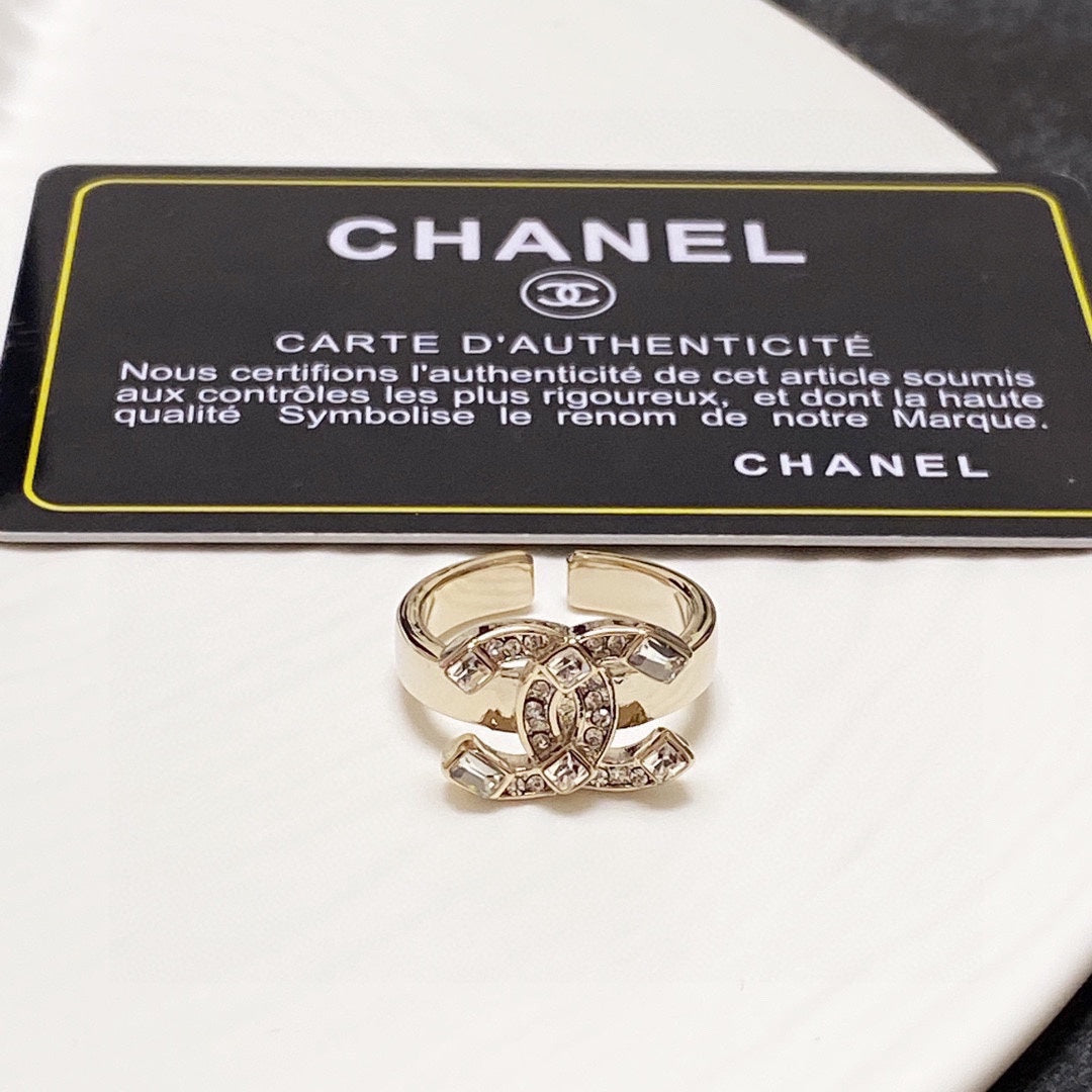 18K Chanel Crystals Ring