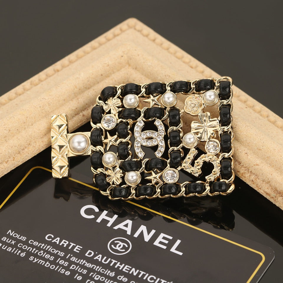 18K Chanel Bottle Strass Brooch