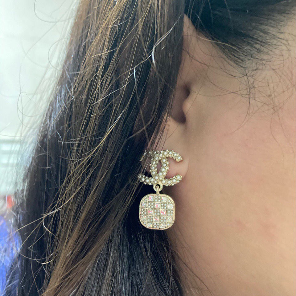 18K Chanel Diamonds Drop Earrings