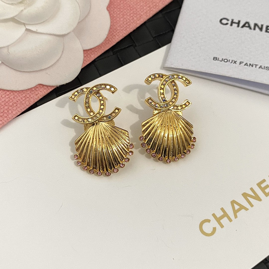 18K Chanel Shell Pendant Earrings
