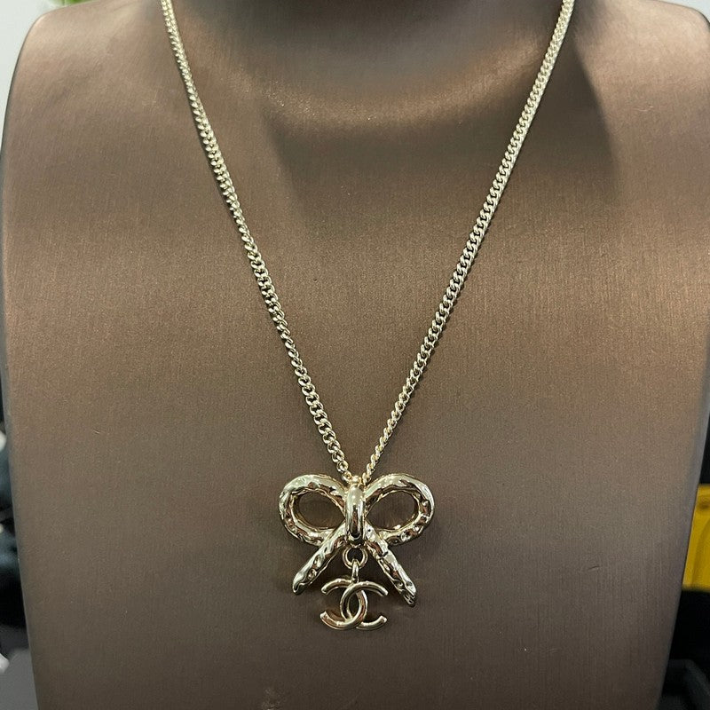 18K Chanel Gold Bow Tie Necklace