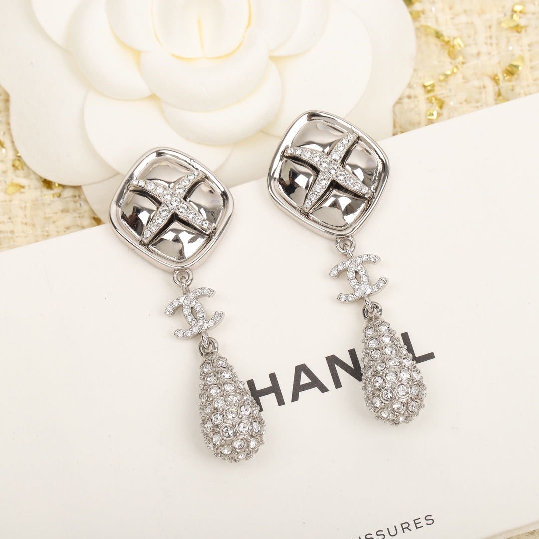 18K Chanel Cross Rhombus Earrings