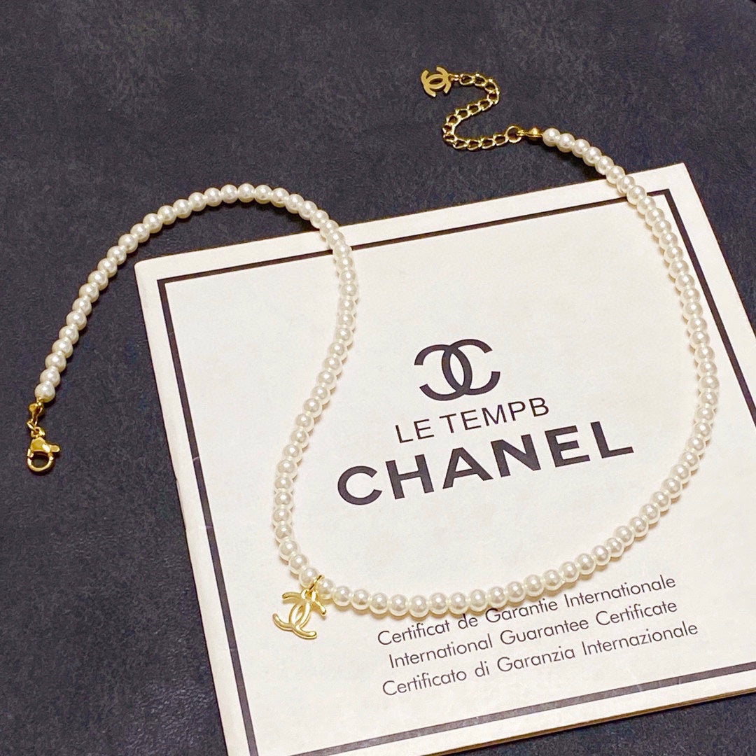 18K Chanel Pearls Choker Necklace