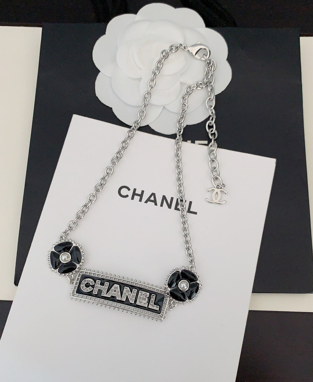 18K Chanel Resin Diamonds Necklace