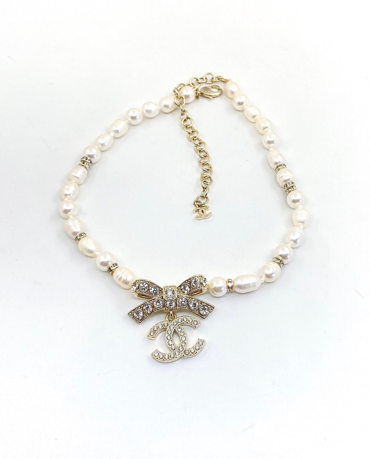 18K Chanel Bow Tie Diamonds Necklace