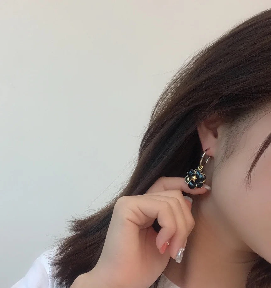 18K Chanel Flower Earrings