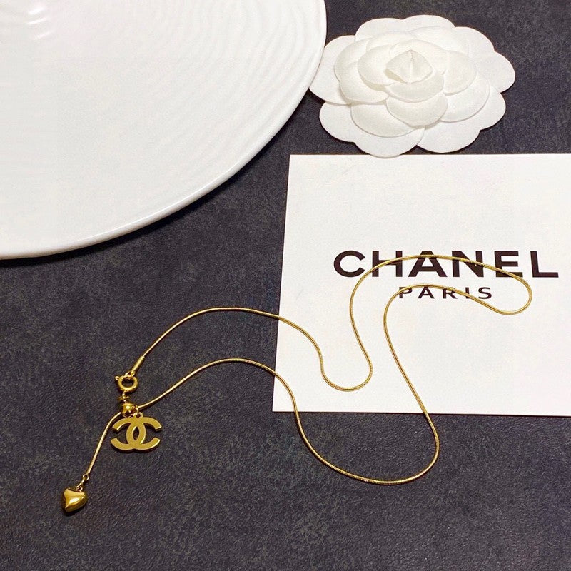 18K Chanel Heart Pendant Gold Necklace