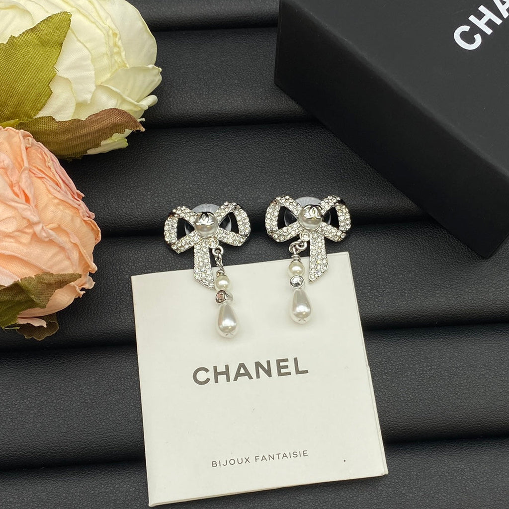 18K Chanel Butterfly Pearl Earrings