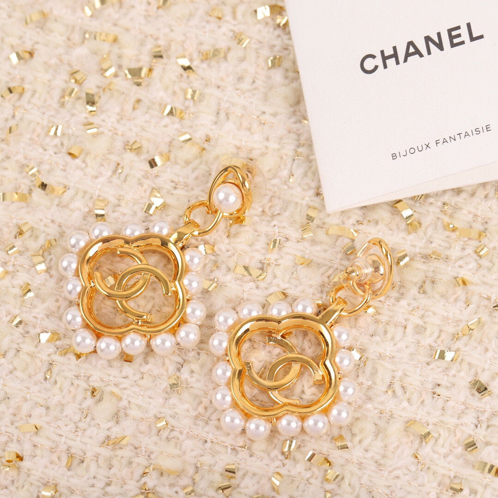 18K Chanel Square Pearl Pendant Earrings