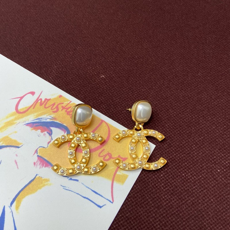 18K Chanel Pearl Yellow Gold Earrings