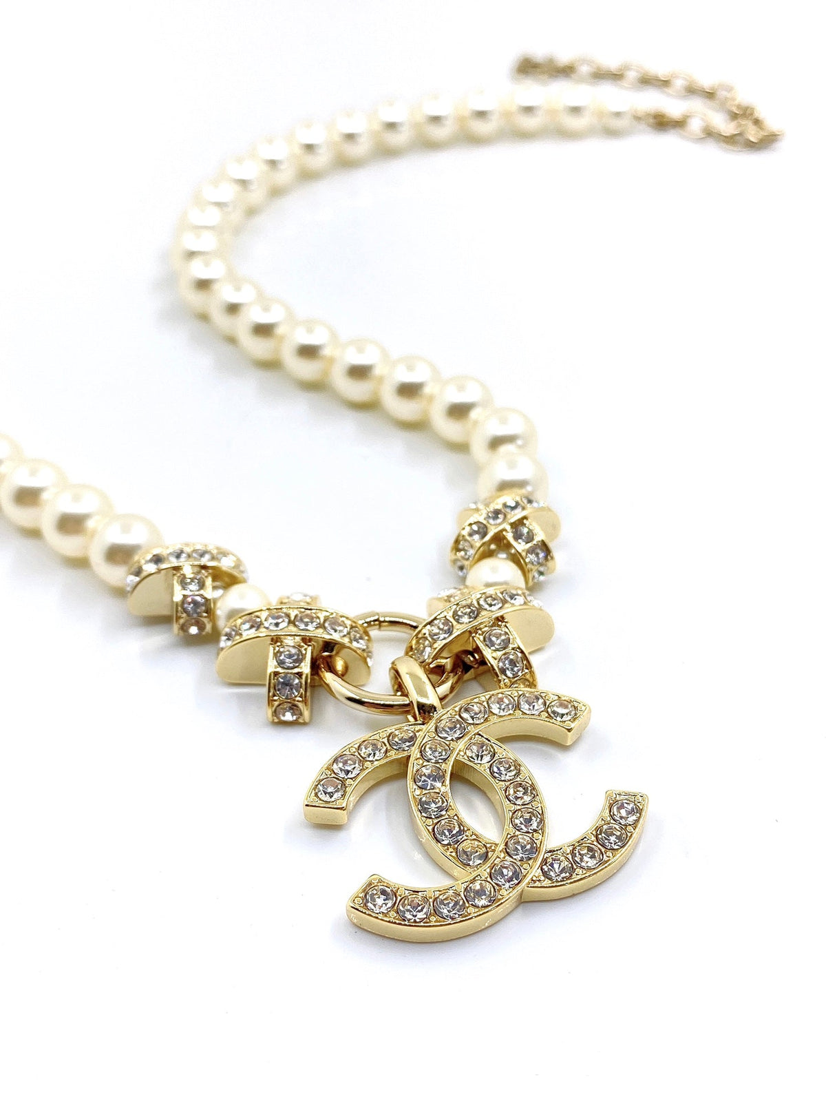 18K Chanel Pearls Chain Necklace