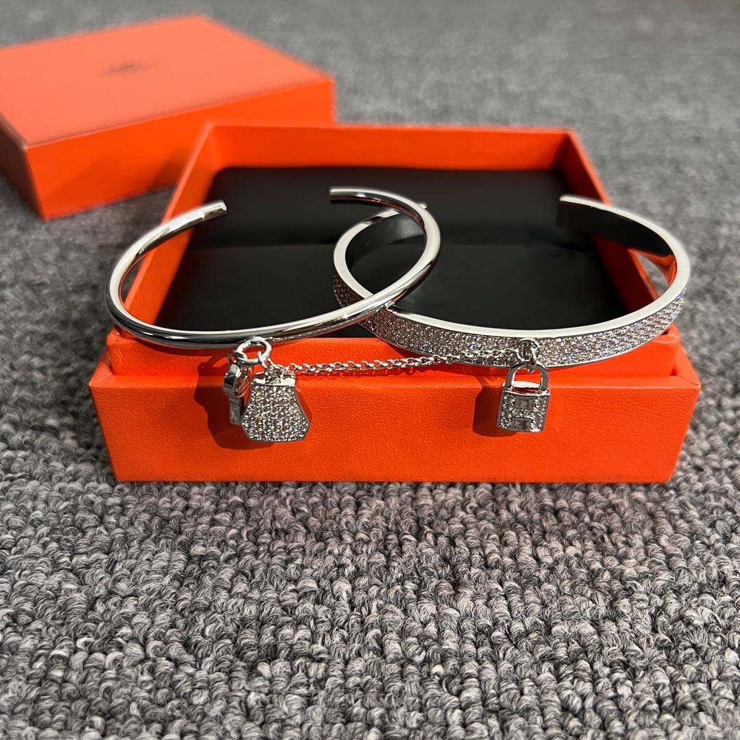 18K Kelly Clochette Diamonds Hermès Bracelet