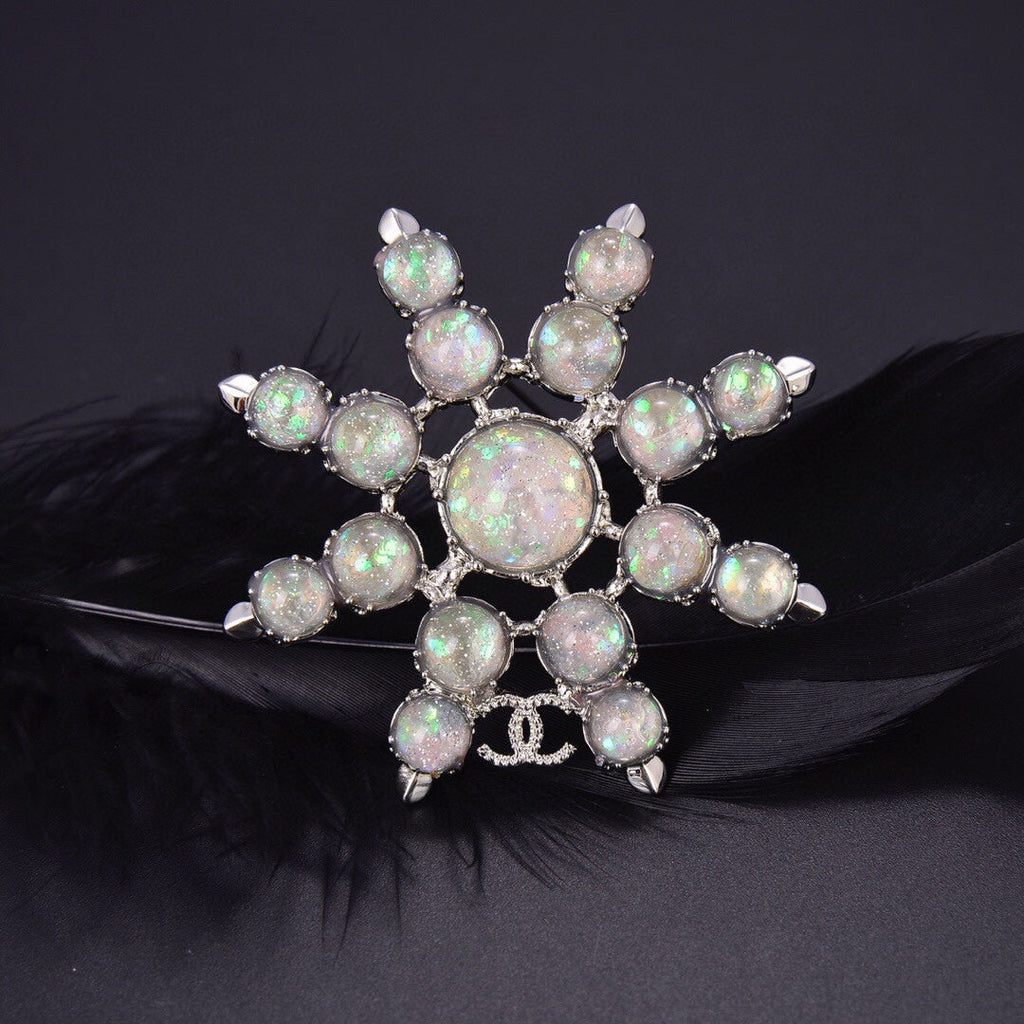 18K Chanel Flower Crystals Brooch