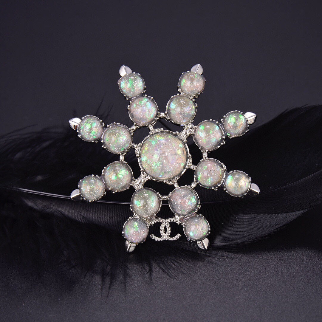 18K Chanel Flower Crystals Brooch