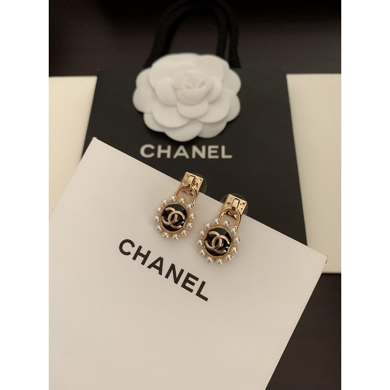 18K Chanel Pearl Earrings