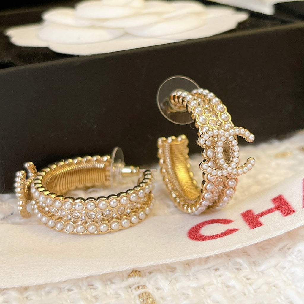 18K Chanel Pearls Earrings