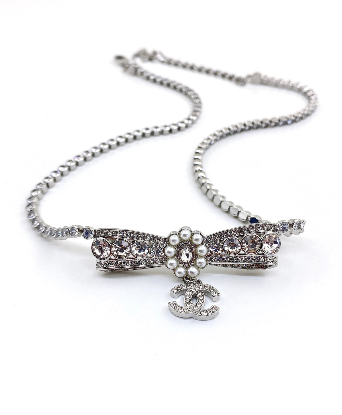18K Chanel Diamonds Bow Tie Necklace