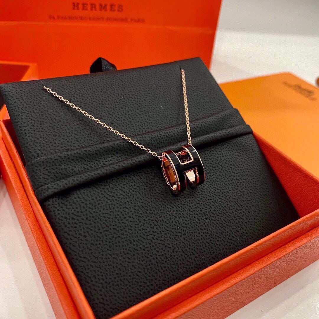 18K Mini Pop Hermès Black Necklace