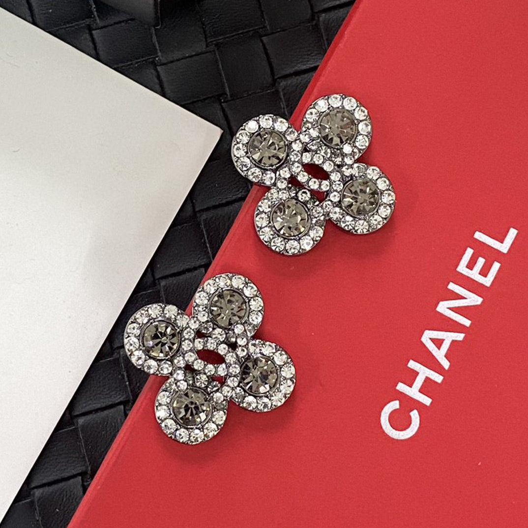 18K Chanel Flower Crystals Earrings