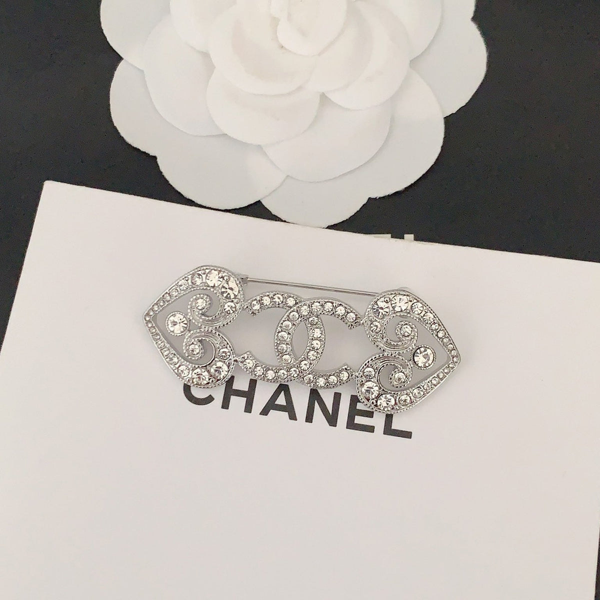 18K Chanel Heart Brooch