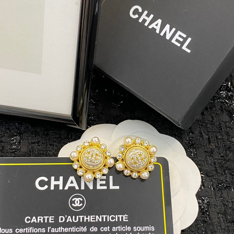 18K Chanel Pearls Earrings