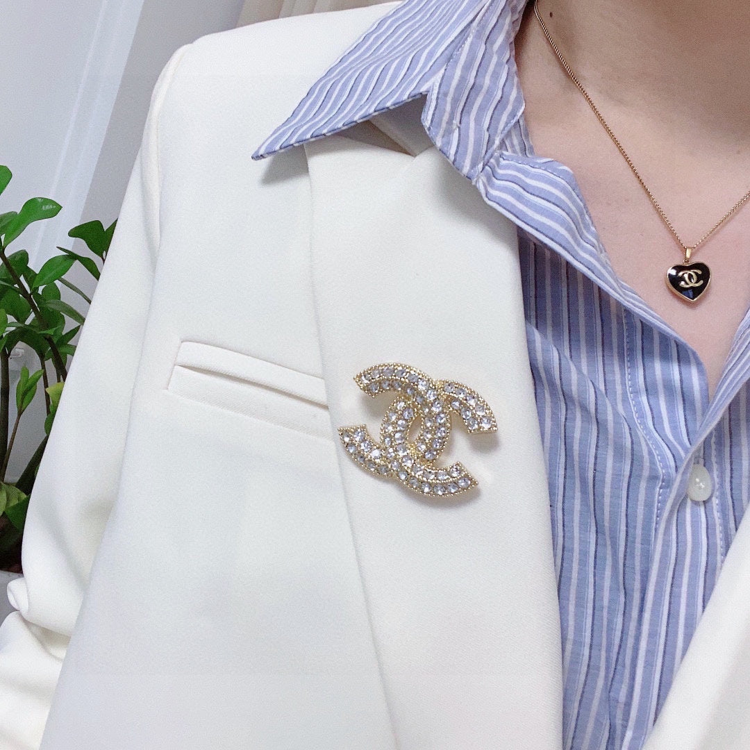 18K Chanel Diamonds Brooch