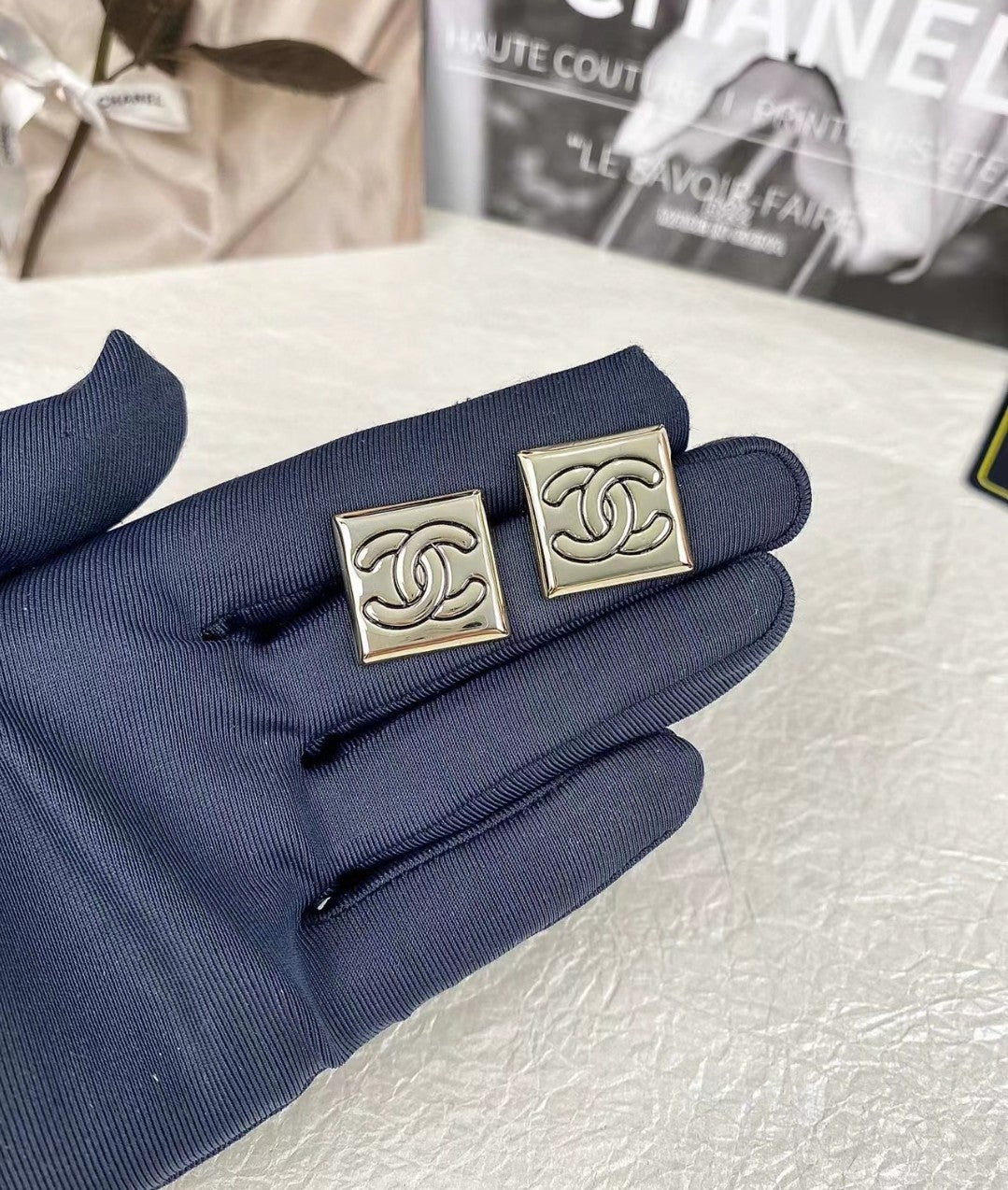 18K Chanel Smooth Block Earrings