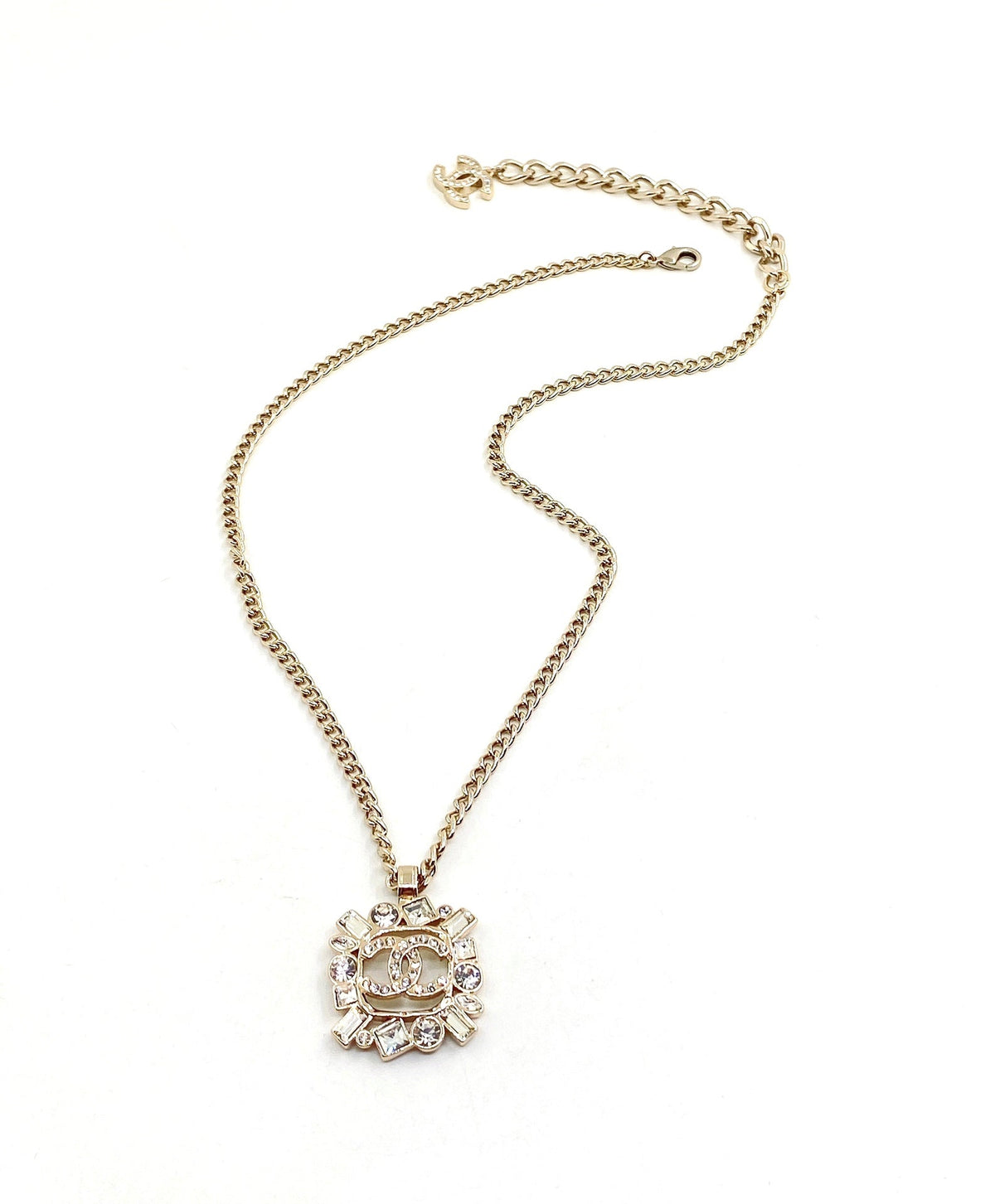 18K Chanel Diamonds Pendant Necklace