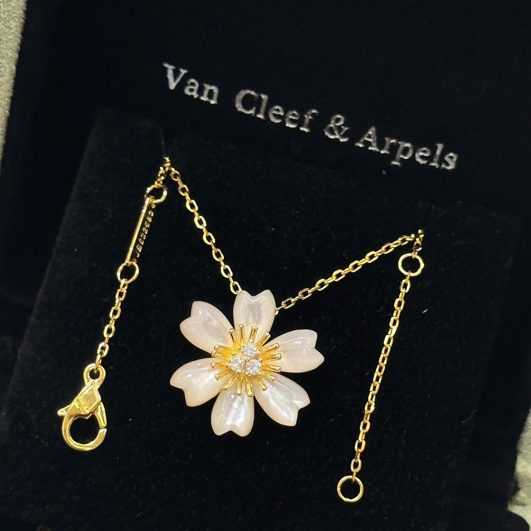 18K Rose Van Cleef & Arpels de Noël Necklace