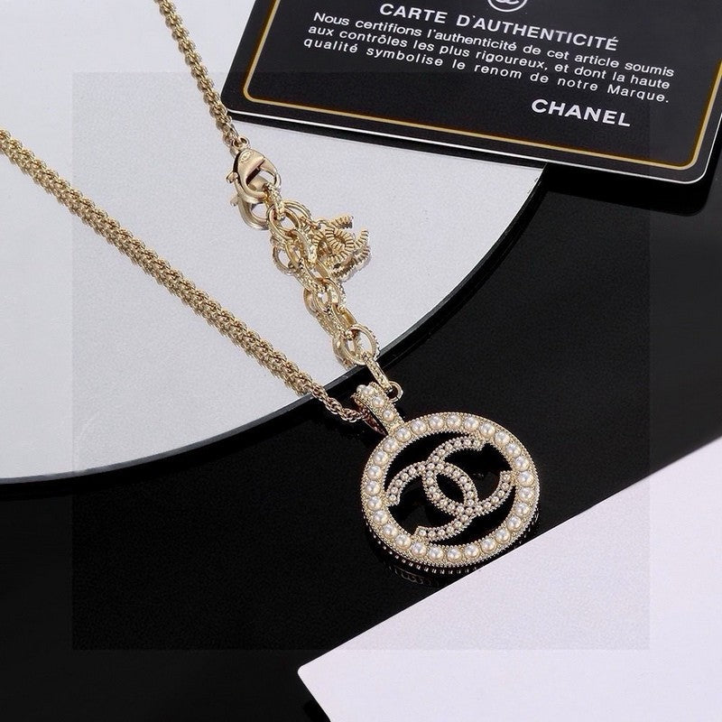 18K Chanel Pearl Round Gold Necklace
