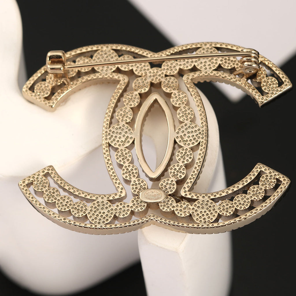 18K Chanel Pearls Brooch
