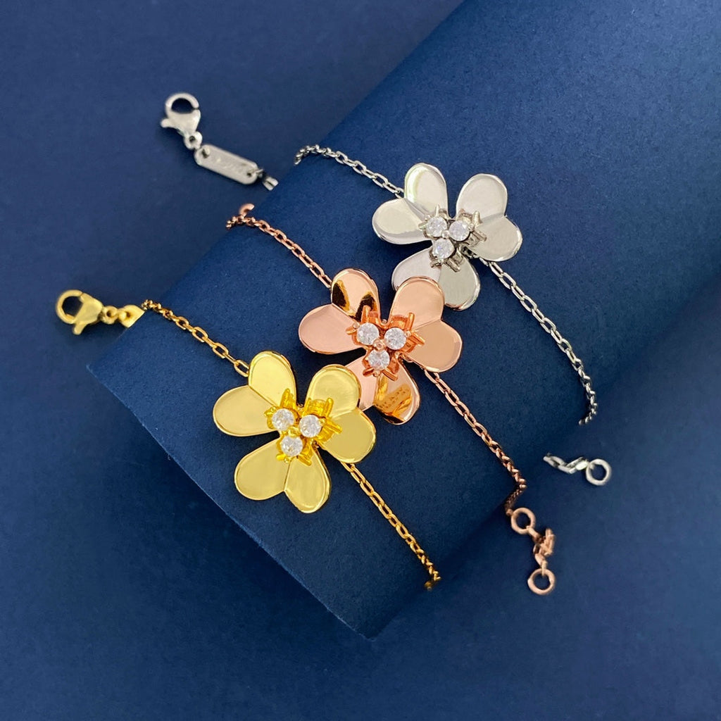 18K Van Cleef & Arpels Frivole Medium Clover Bracelet