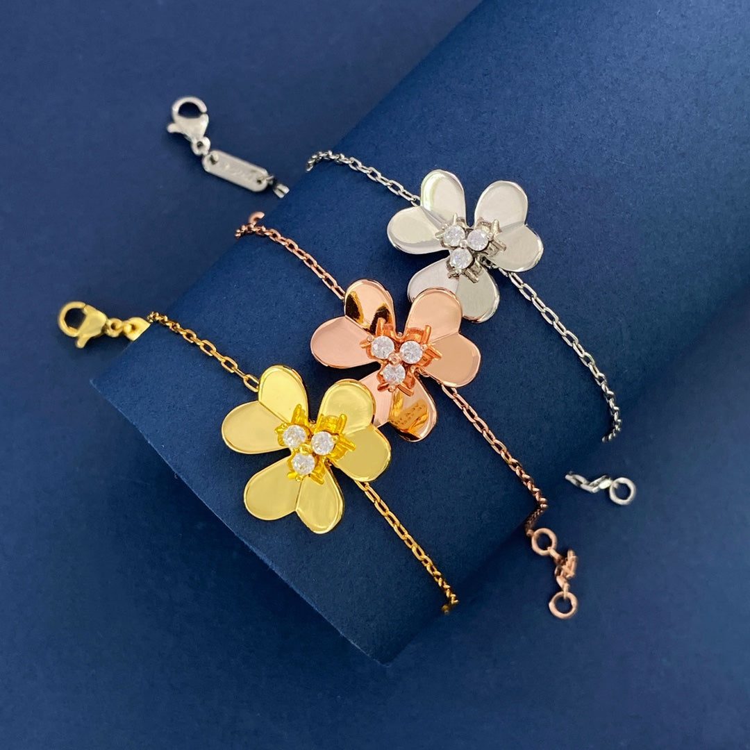 18K Van Cleef & Arpels Frivole Medium Clover Bracelet