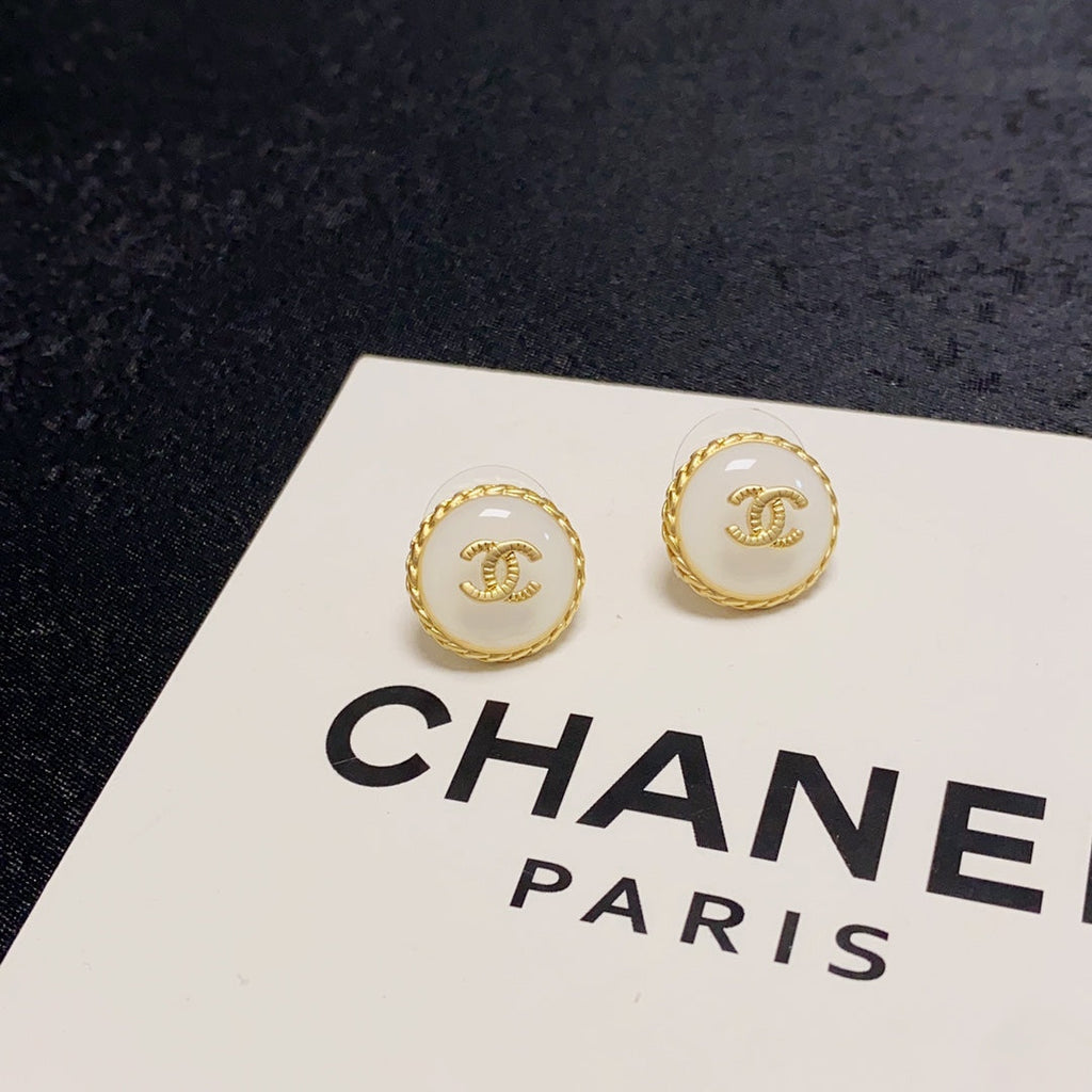 18K Chanel Pearl Vintage Earrings