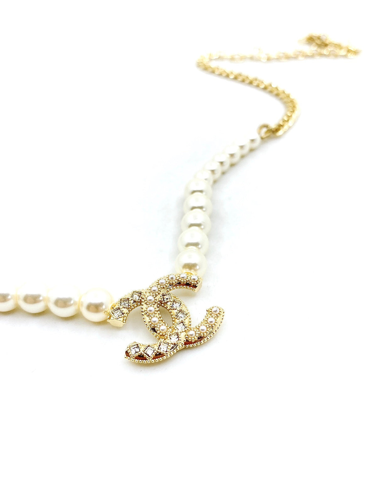 18K Chanel Pearls Choker Necklace